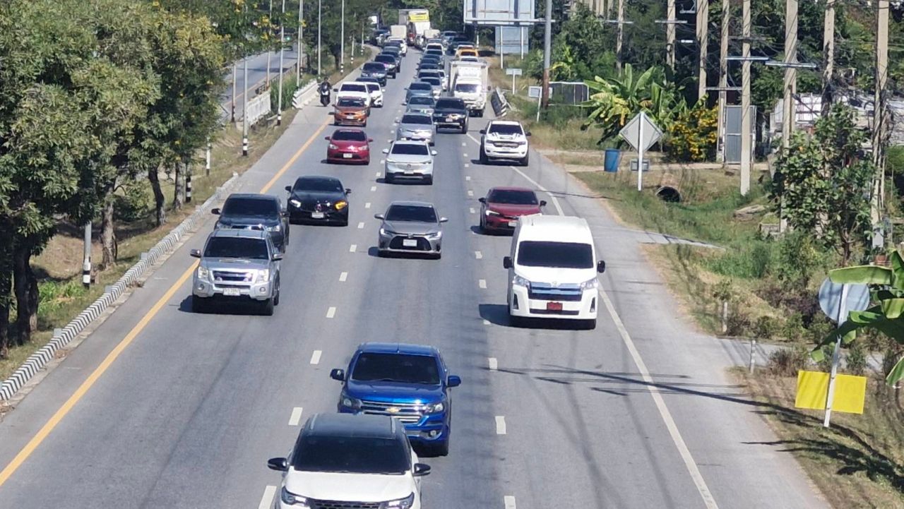 市民长假后开始返回，庆祝新年导致友谊路出现拥堵