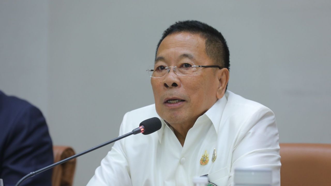 “颂萨” 率两名卫生部副部长首次会议，任命“阿努查”负责公共卫生工作 - “猜琅”监察心理健康项目