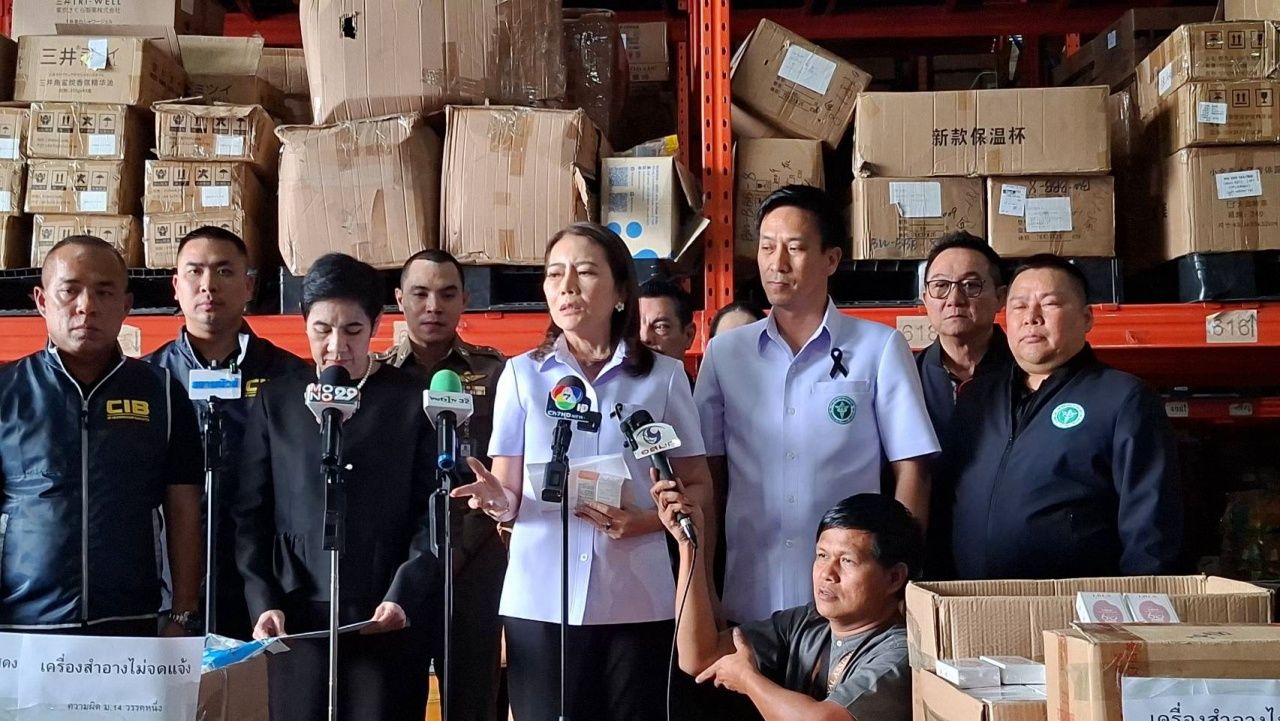 突袭取缔非法进口化妆品仓库，价值超700万