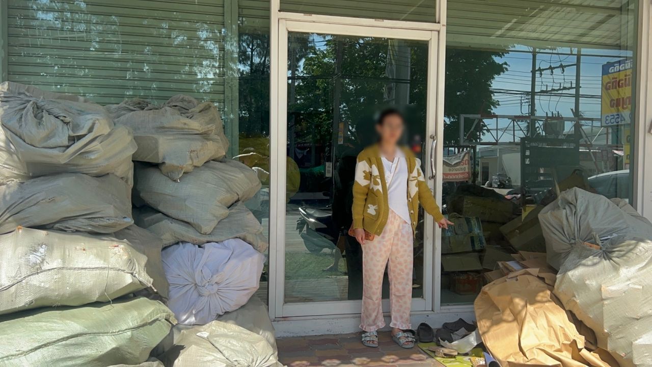 突袭仓库逮捕可疑女子:骗取货到付款购买客户名单