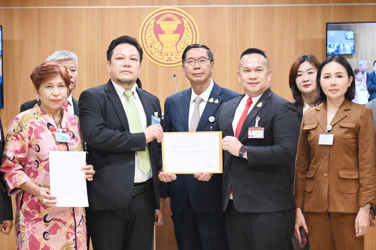 “阿努松” 强调 公民支持 “阿努廷” 解散国会 声称为了泰国党不会因仇恨而工作
