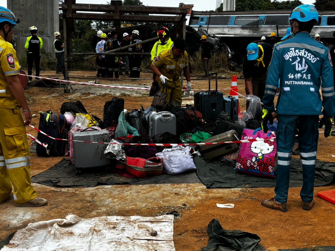 起重机砸中火车，死亡人数飙升至31人，仍有3人失踪，目击者讲述救援经历