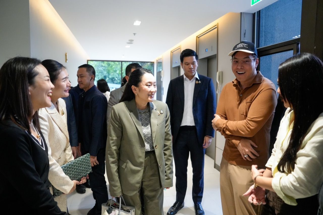 “伊英” 不知道 “塔信” 坐监狱车去哪，说刚从会议室出来
