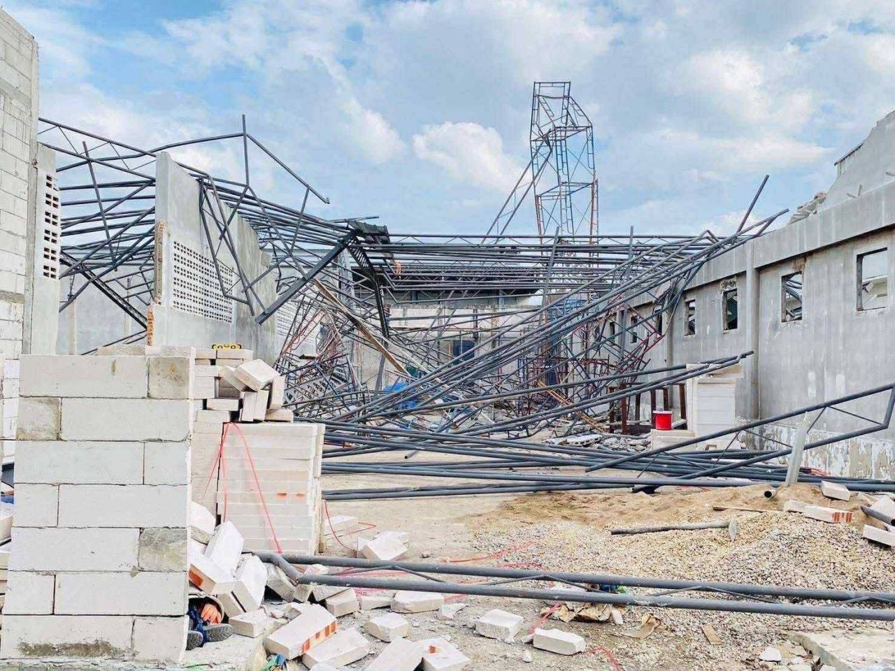 著名茶厂建筑坍塌，造成1名工人死亡，6人受伤