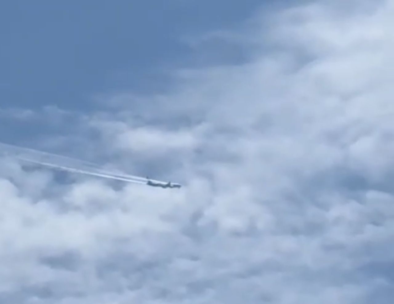 松了一口气，TG922航班在素攀武里上空盘旋多圈后返回素万那普机场降落