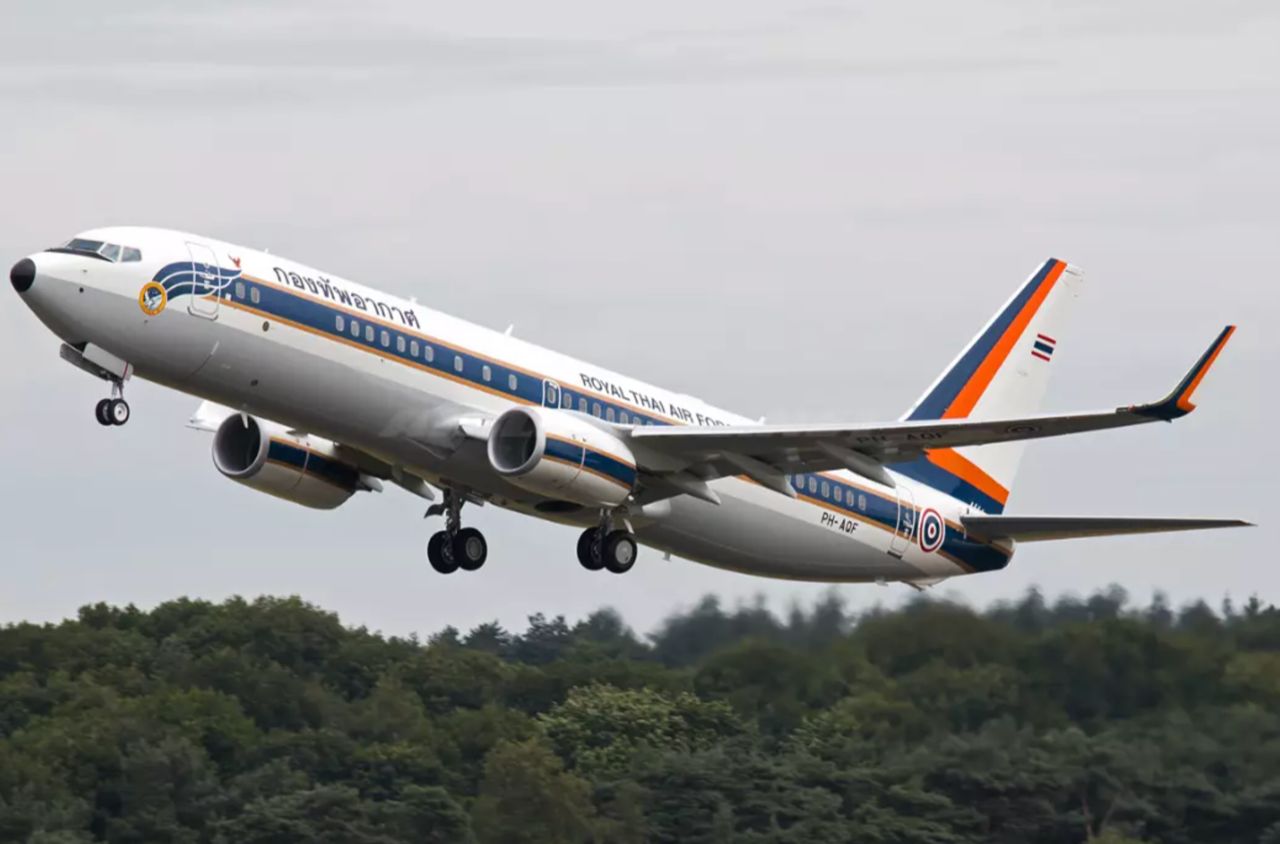 皇家飞机 BOEING 737-800