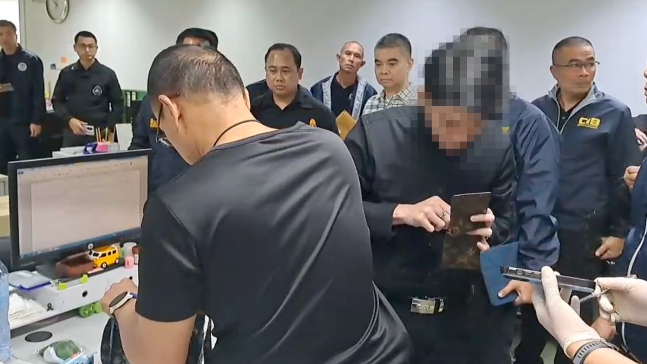 计划逮捕税务官，要求公司支付10万贿赂以避免支付80万税款