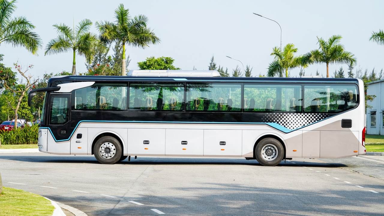 梅赛德斯-奔驰巴士进军泰国客车市场，首次推出RS1936成品巴士