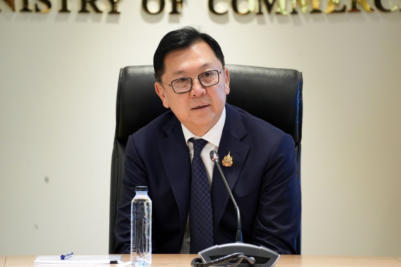 จตุพร บุรุษพัฒน์的财产申报：任命为商务部长前家产1.05亿，无负债