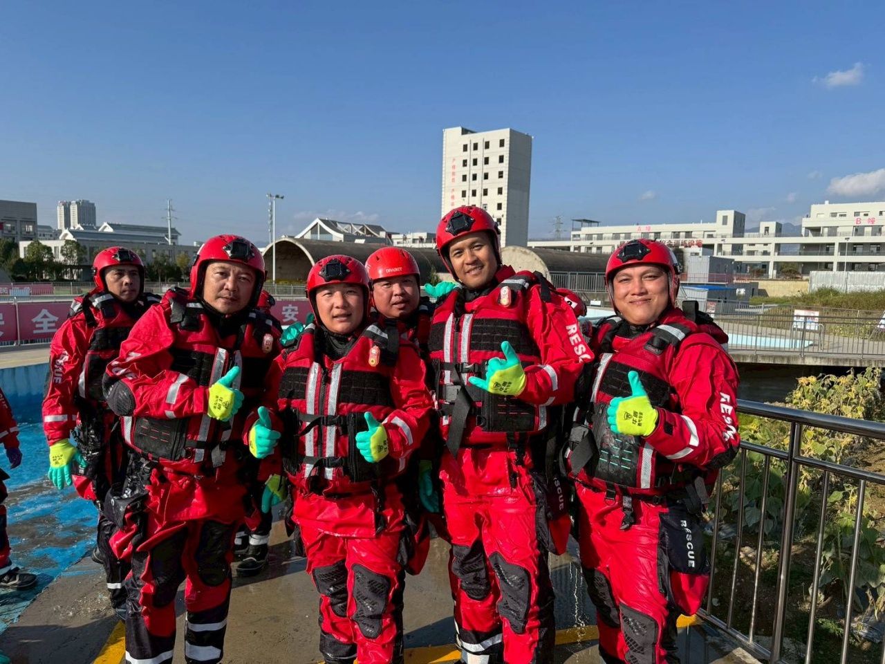 坚韧不拔:首位通过全球水上救援标准的泰国女救援员