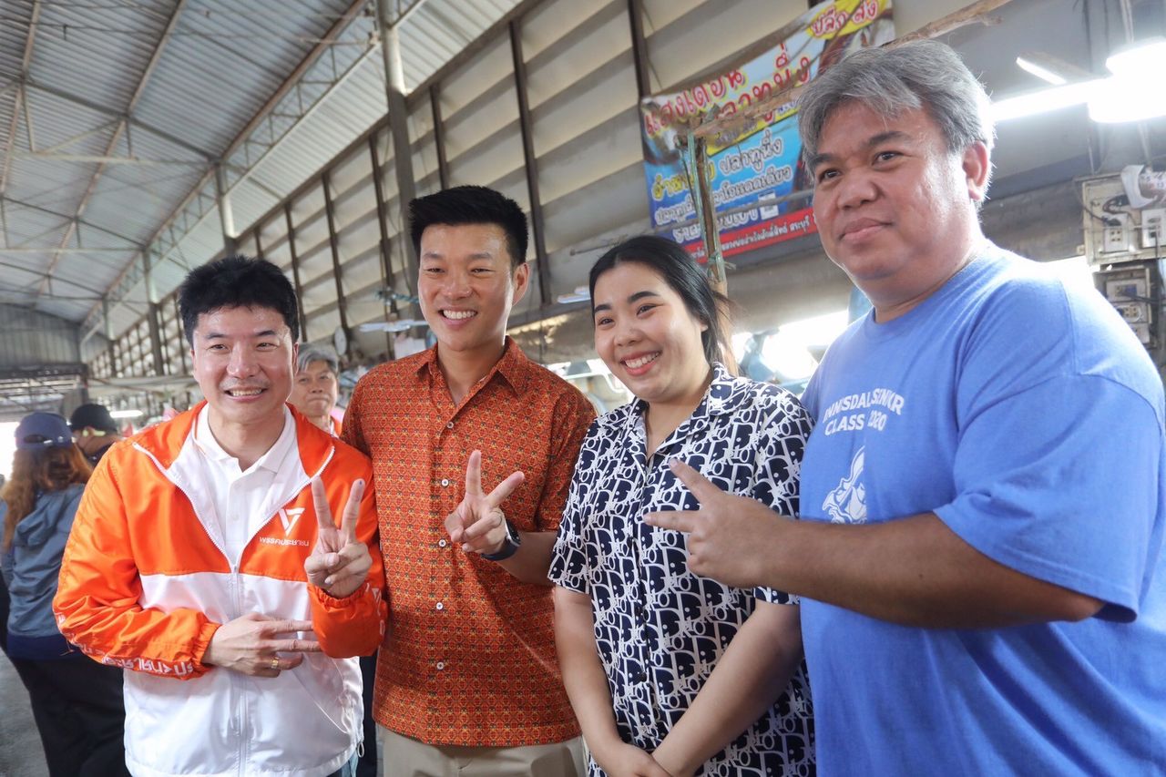 “腾” 助“碧克·萨拉武里”台球冠军竞选 请求给公民党成为政府的机会