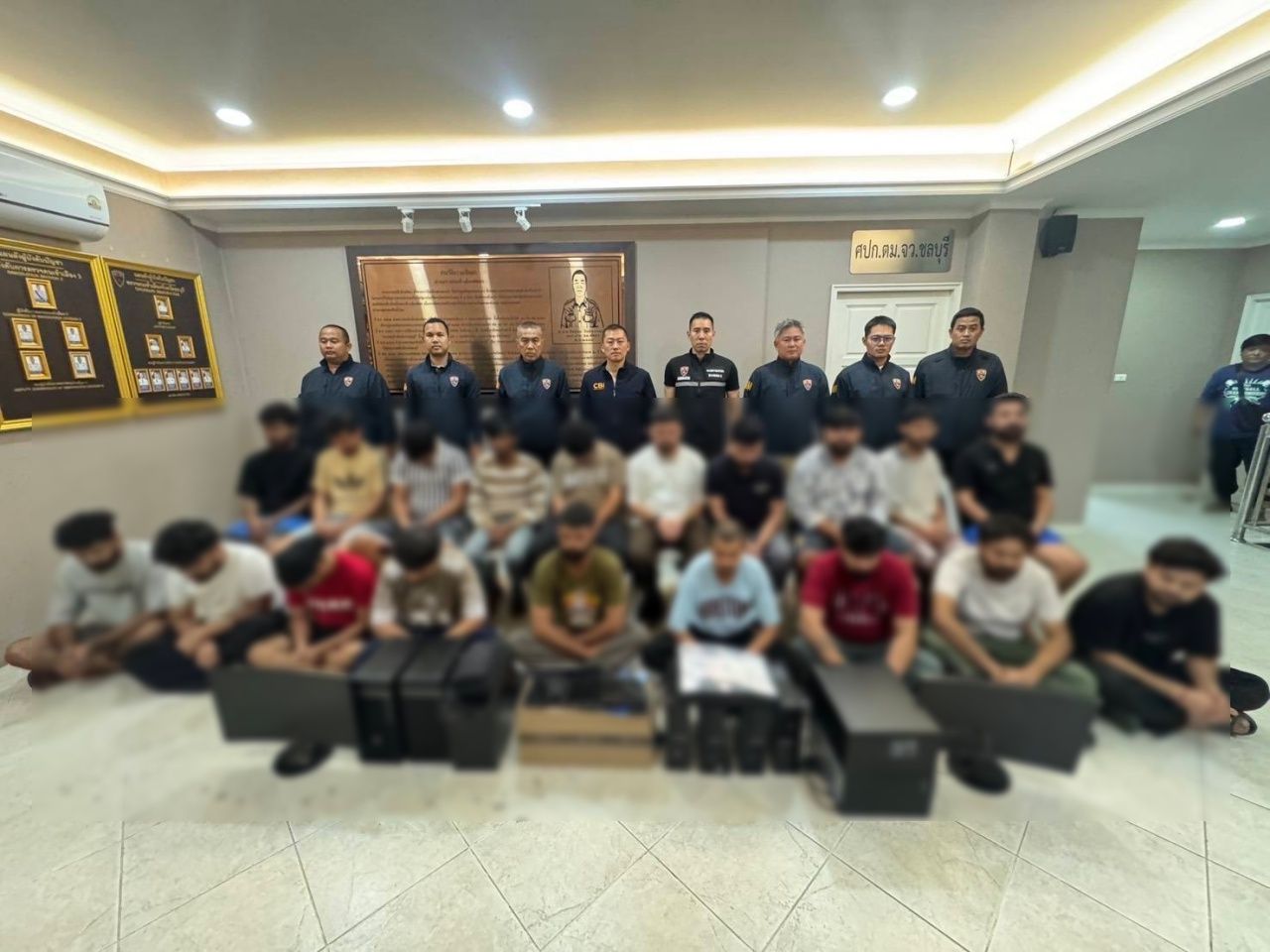 移民局逮捕19名印度籍管理员 租住春武里豪宅组团非法销售春药