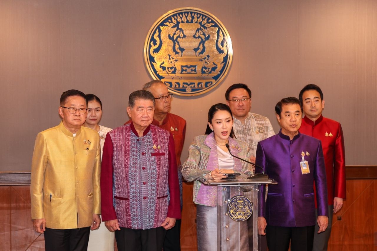 “英” 反问“阿努廷”：昨天没听你这么说，想要成为反对派
