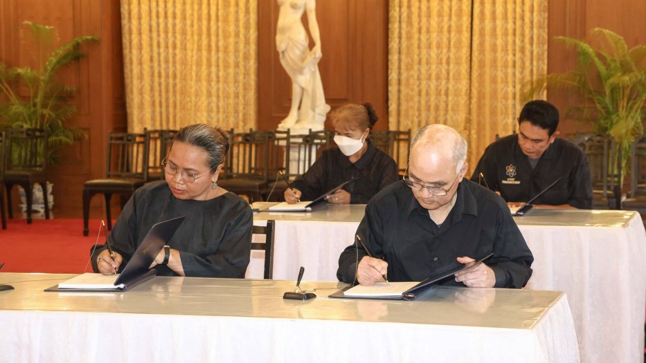 皇亲国戚、外交使节对“先王后”表示哀悼