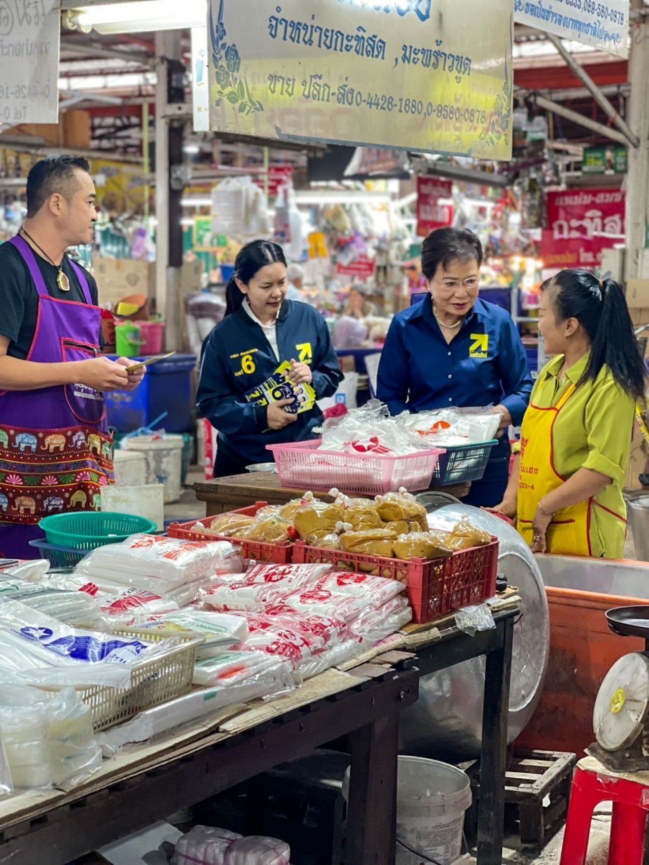 “坤仁加拉雅”带领新泰党在呵叻府拉票，随后“艾博士”带领团队举行大型演讲