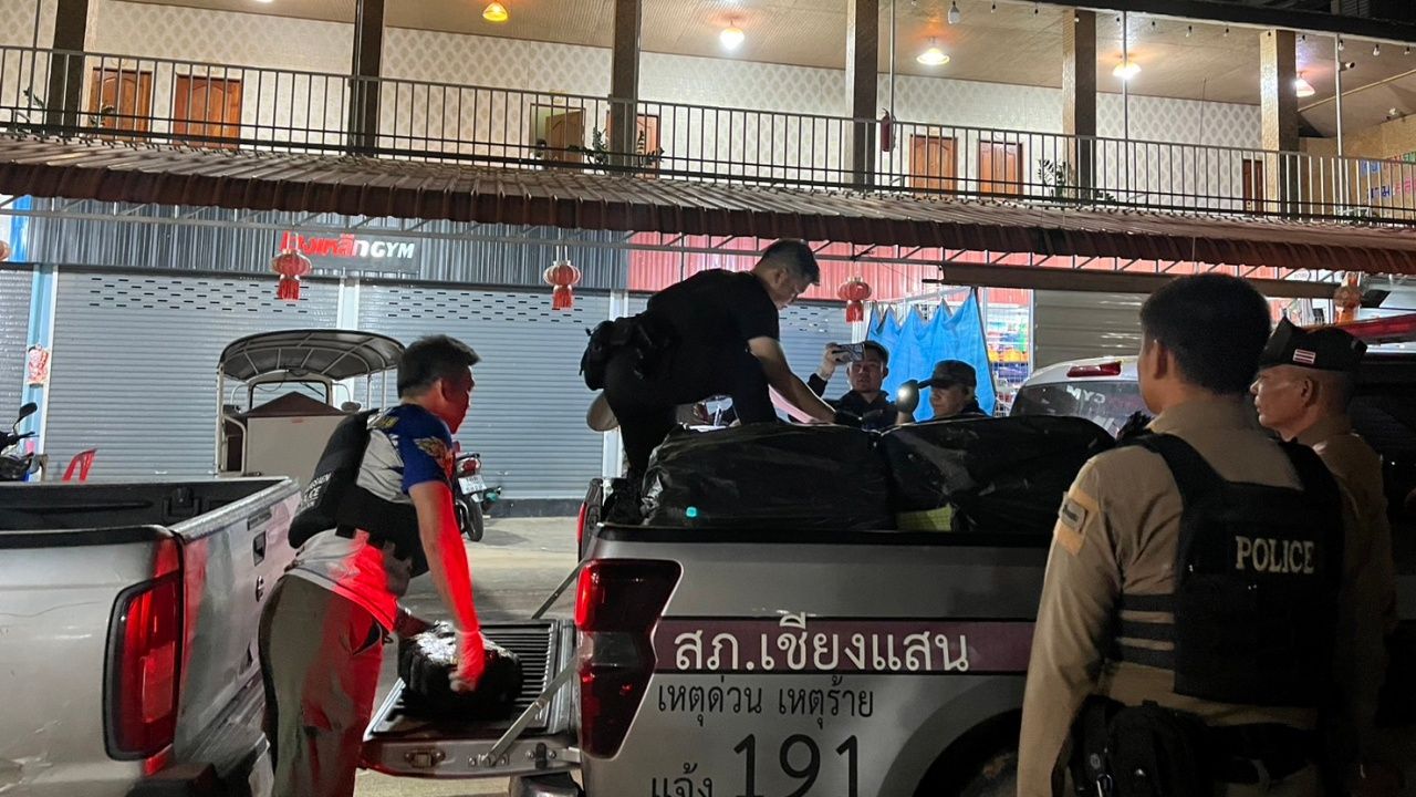 再破获大批毒品，480万颗冰毒藏于皮卡车尾，司机跳湄公河逃脱