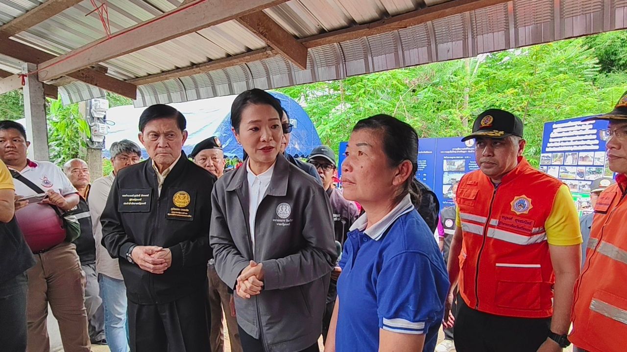 内政部副部长探访诗里萨盖边界灾民 强调政府绝不抛弃人民