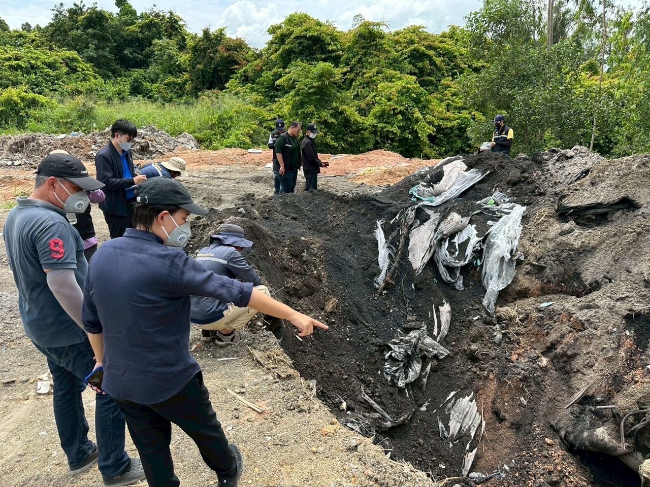 “埃卡纳” 出动团队打击在北柳省非法填埋有毒废物网络，超过7万吨