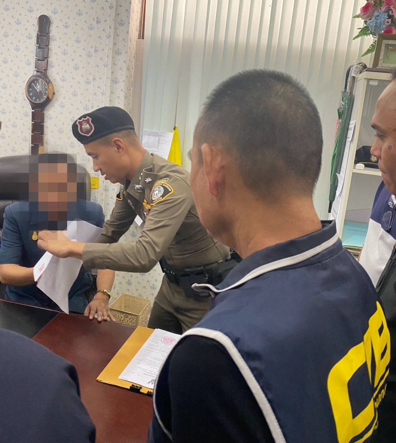 逮捕武达汉府区行政官，涉嫌收贿索取承包商资金以批准预算拨款修路