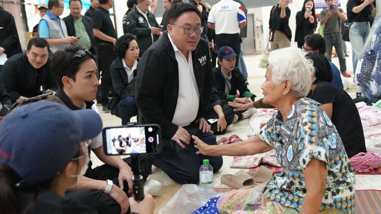 “朱拉潘” 呼吁政府优先清除民众家中的泥浆