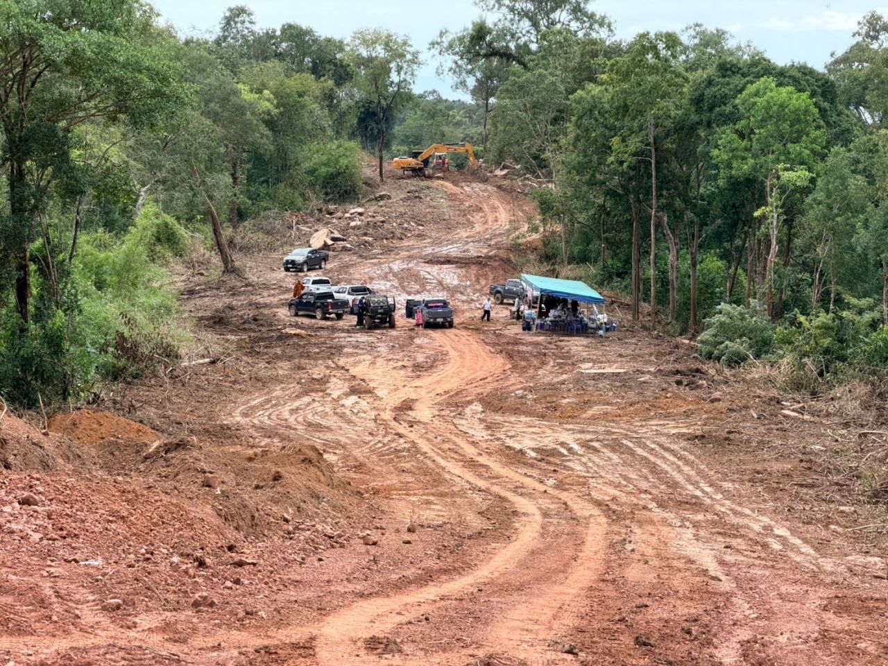 解除路边炸弹 建设通往“三栋房子”的安全道路，预计20天完成