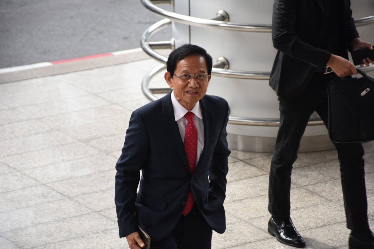 “他信” 躲避媒体前往刑事法院审问112条款案件证人 - “颂猜” 表达支持