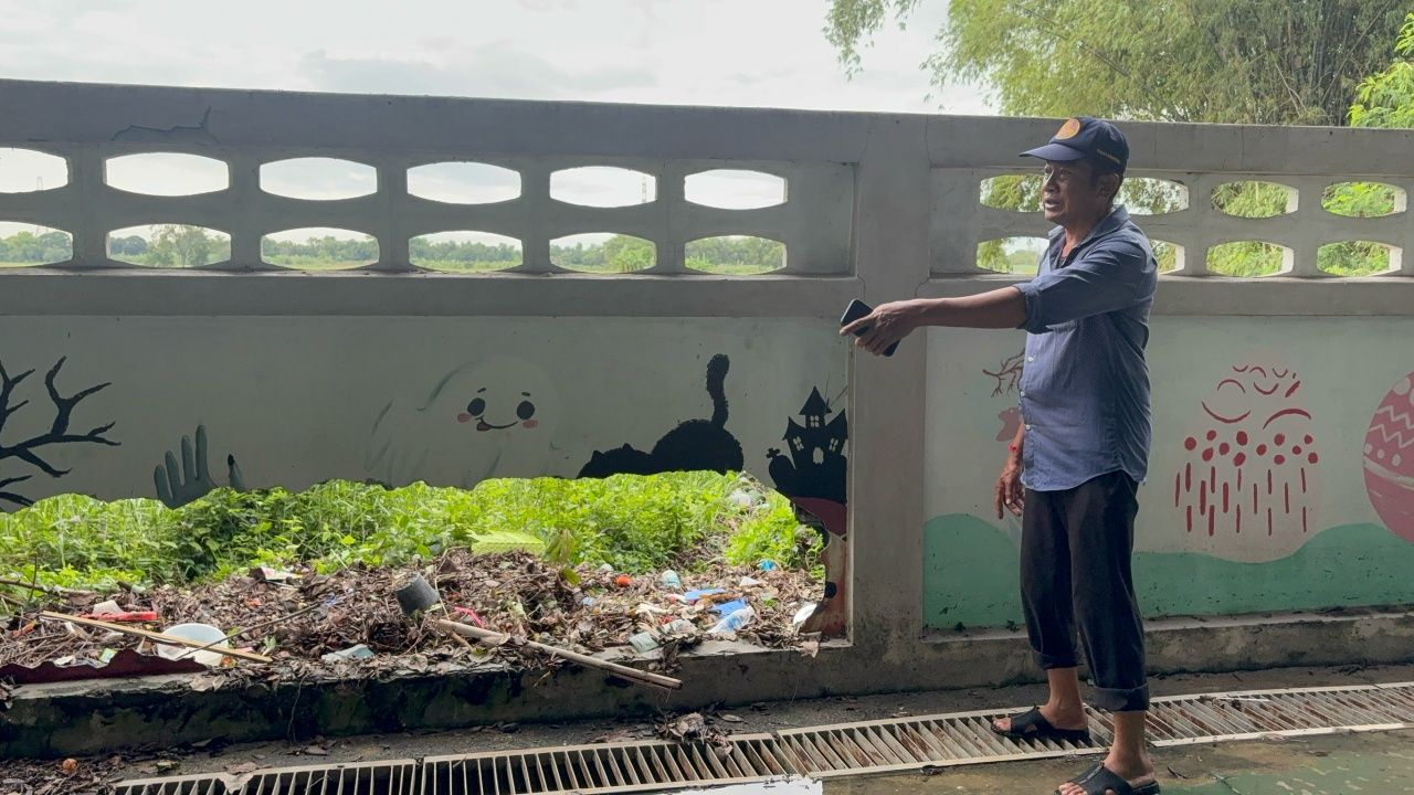 湄南河水侵蚀公路下沉 四米 学校被淹关闭两天