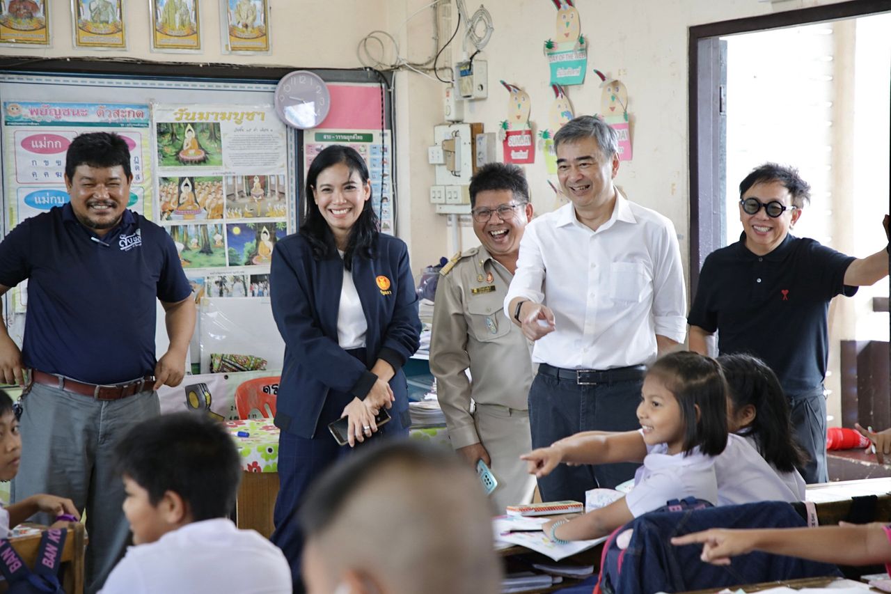 “阿披实” 探访合艾市灾民 催促政府推进“半半”第二阶段以帮助南部洪灾地区