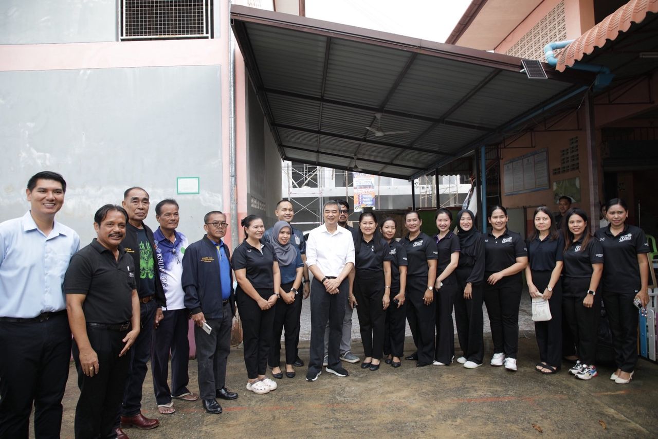 “阿披实” 探访合艾市灾民 催促政府推进“半半”第二阶段以帮助南部洪灾地区