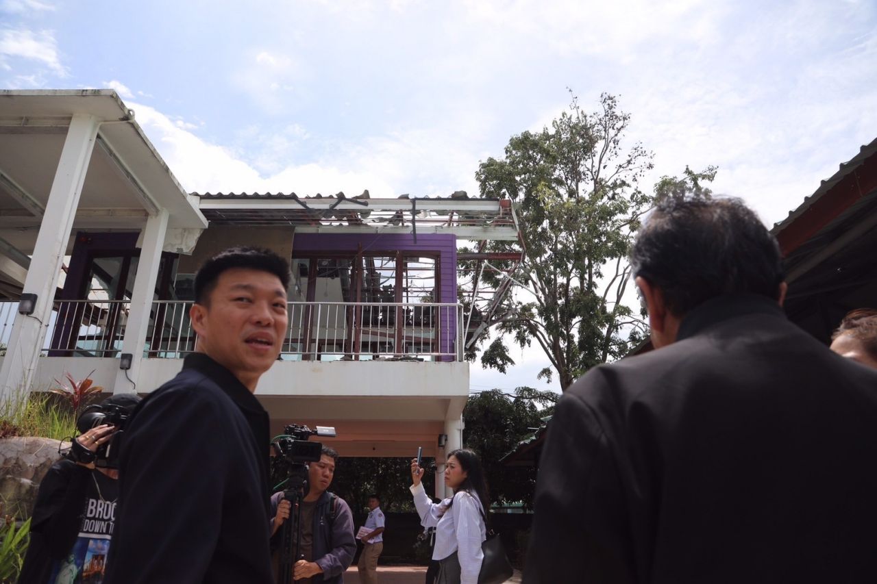 反对派领导人在素林的地方考察损失，愤怒的村民质问议员在哪里