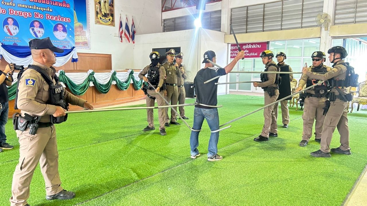 武里南人民蜂拥参与“志愿警察”培训，警察总长强调其为解决毒品问题的重要先锋
