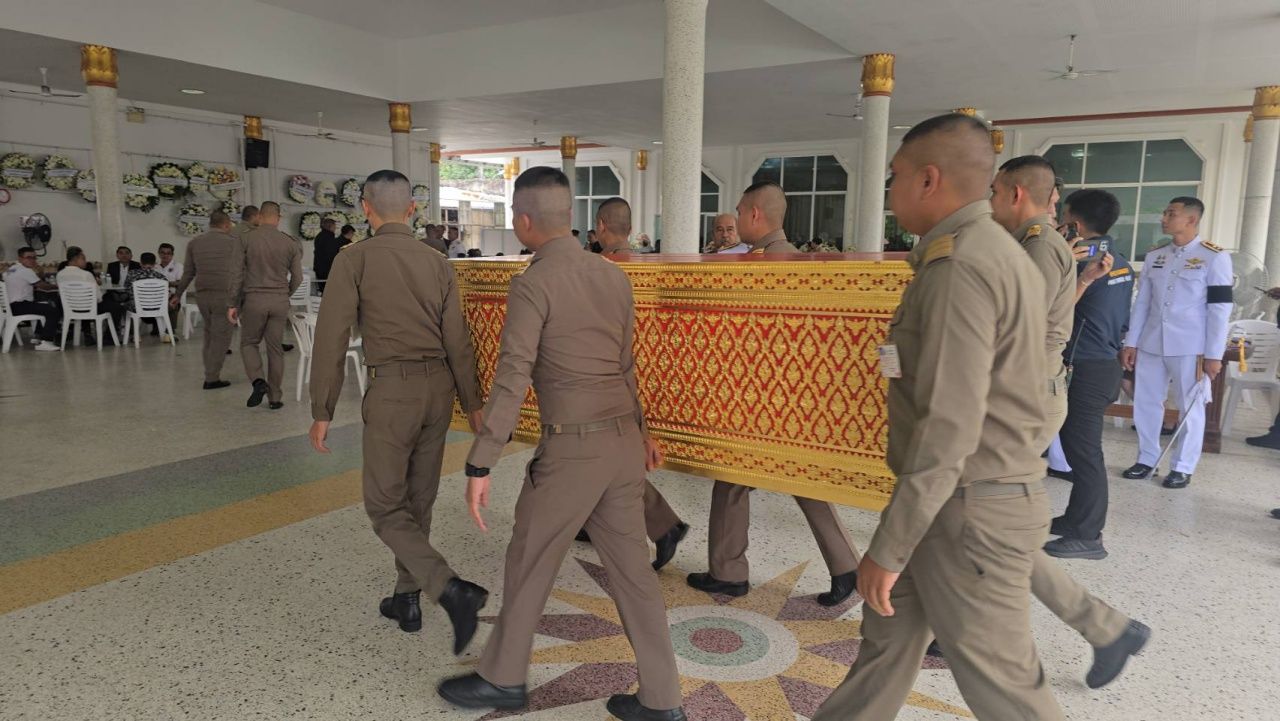警察晋升七级，提升为警察中将，荣耀追赠给被毒贩射杀的警官缅怀