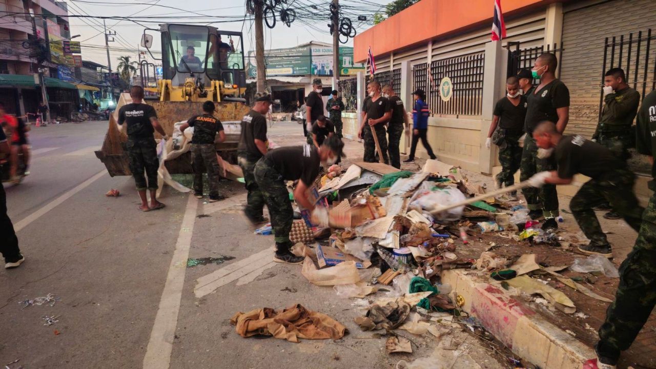 第四军区司令调动400名官员加速修复合艾医院，改善交通状况