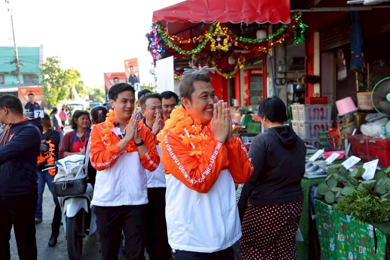 “帕瑞特”在拉底功进行竞选活动 希望为人民党插上橙色旗帜 上次仅差4票