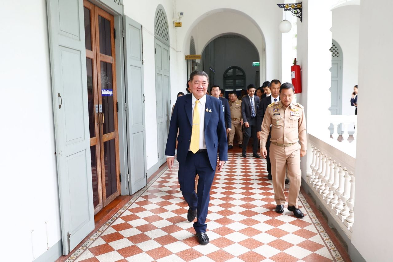 “普密他玛” 向内政人员传达政策，安努汀辞职后自称感觉如同内政部长