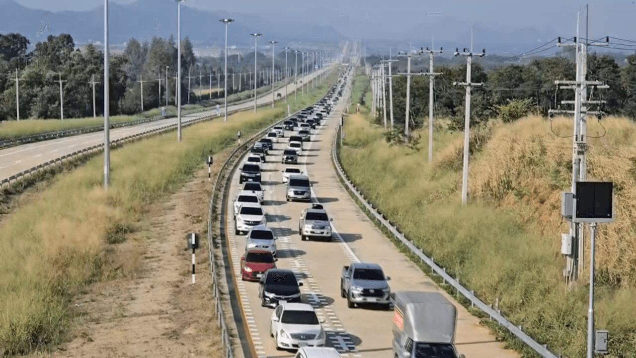 M6 - 友谊公路车流量大 民众新年长假前往东北