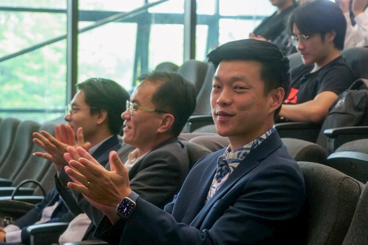 “เท้ง ณัฐพงษ์” 激发大学生以“为什么”开始，指出这是转向政治工作的转折点
