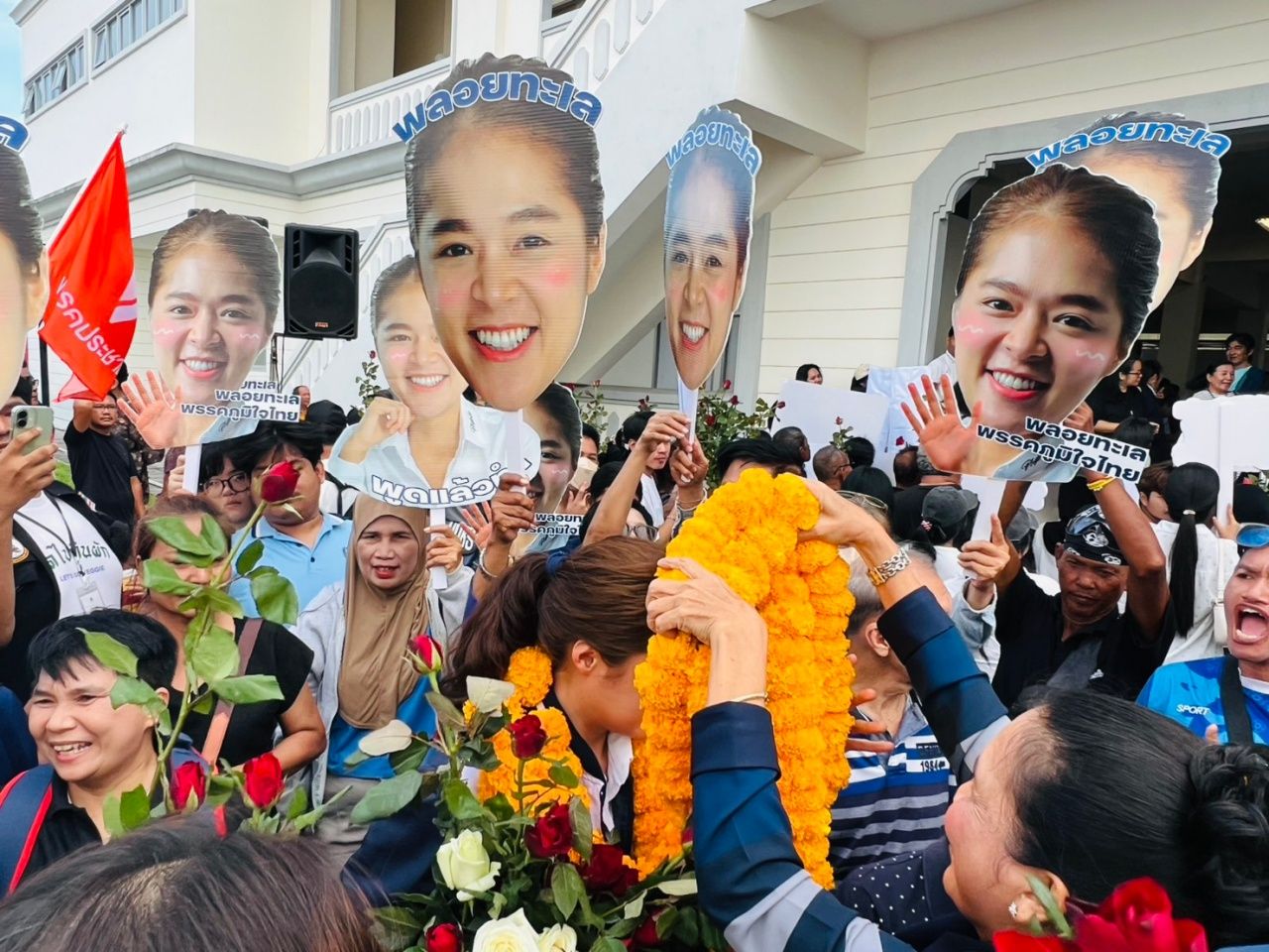 第一天的选举气氛：普吉县议员报名踊跃，支持者挤满全场