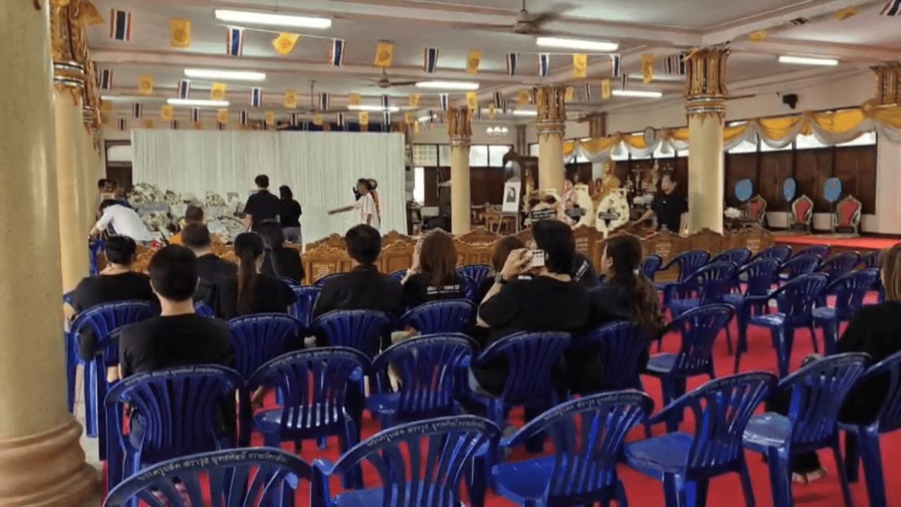 悲伤的氛围:“纳塔瓦·蓬兰加” 首夜葬礼和布道仪式