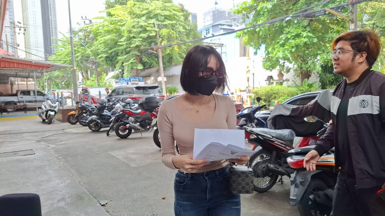 女子举报前男友纠缠不休 派人围攻并喷涂粗言在轿车上