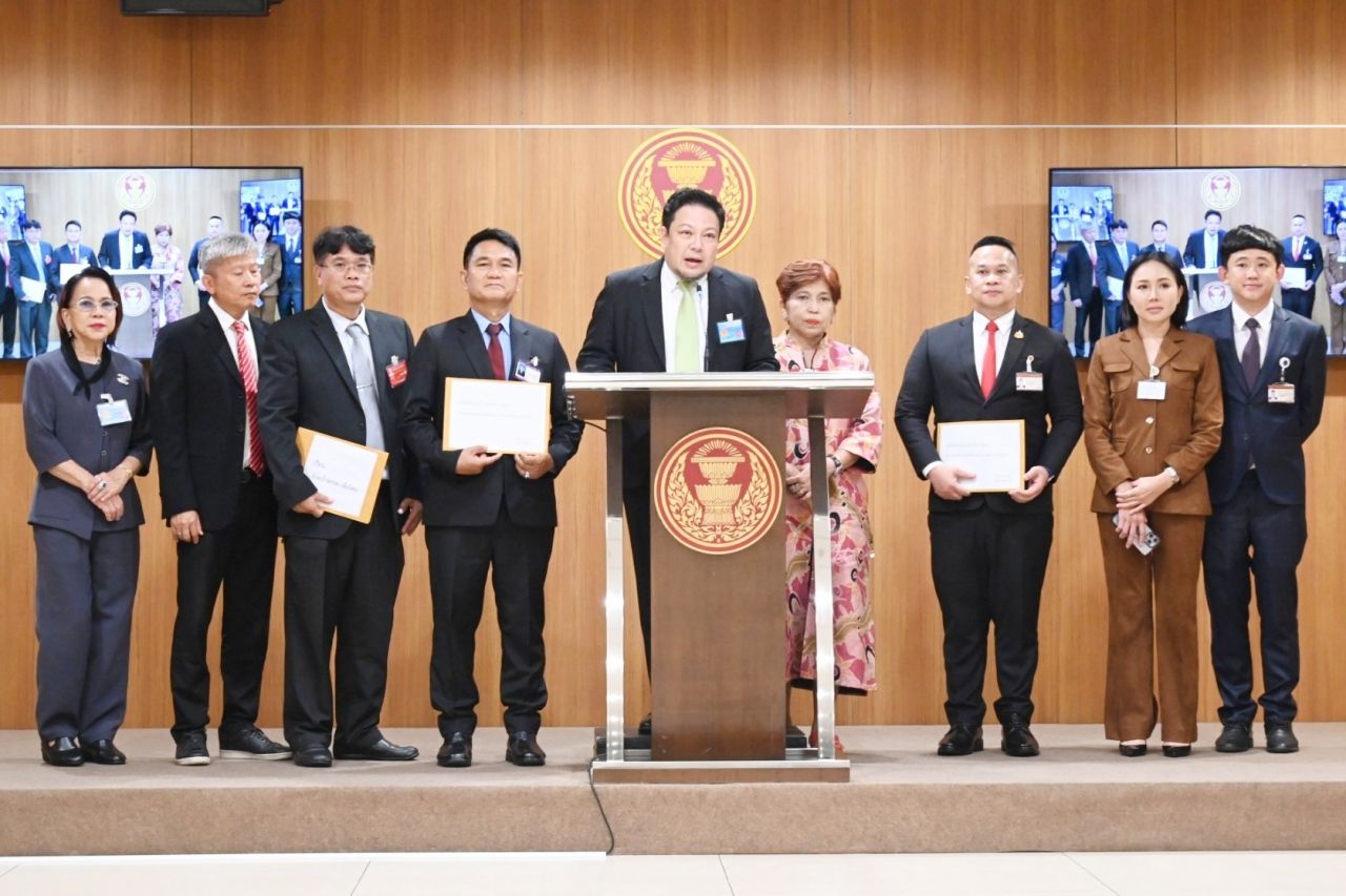 “阿努松” 强调 公民支持 “阿努廷” 解散国会 声称为了泰国党不会因仇恨而工作