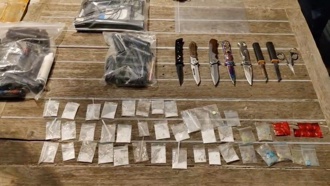 展开行动“这次终止酗酒” 突击检查素攀府著名酒吧，发现毒品、武器、未成年人