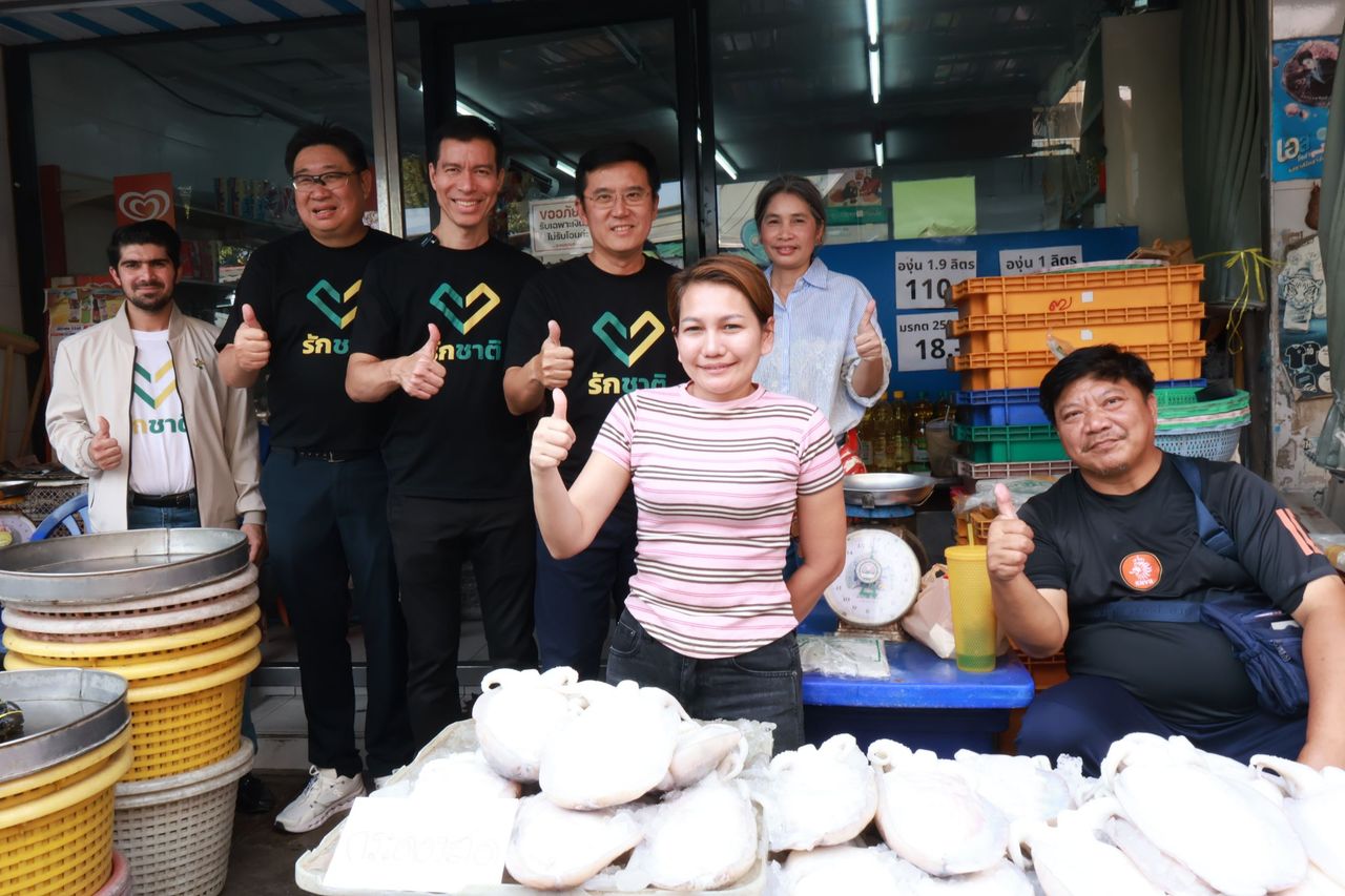 “柴武治-詹沙”品尝瓦杰寺的糖水，走访马哈柴市场，推动一证通达资金政策