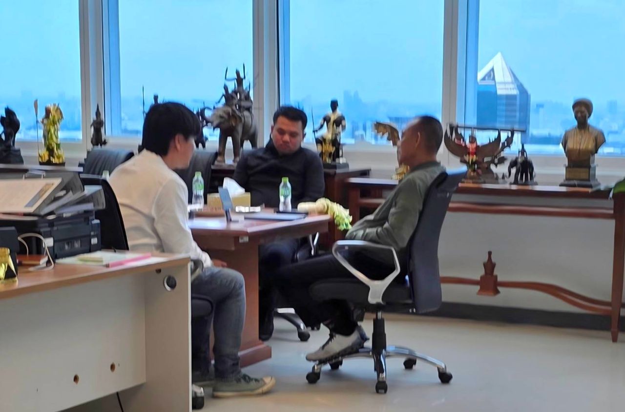“警探强尼” 寻求“大龟”关心，因妻子面临森林土地侵占案件召唤