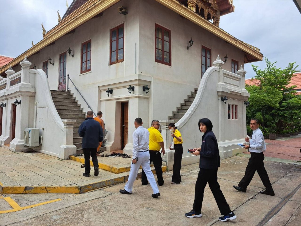 突击检查三晋寺后，善权和尚突然还俗