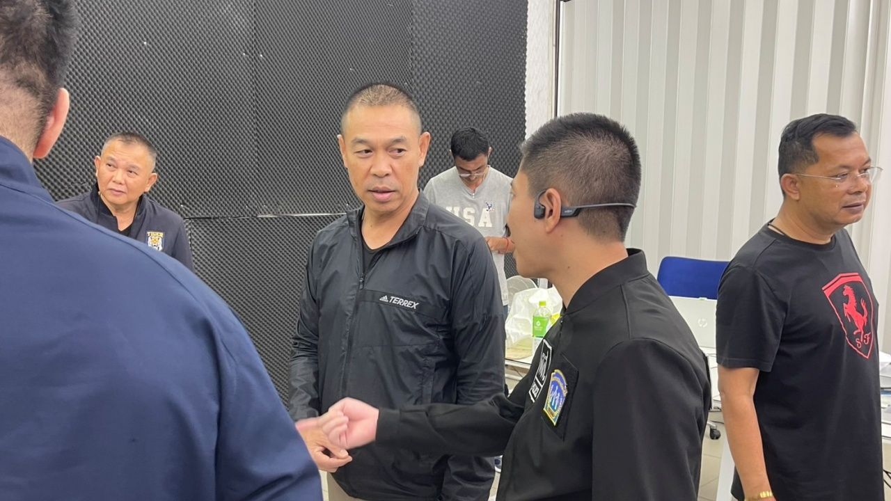 突袭银行区仓库,拘捕15名外国人,非法开设加密货币投资网站