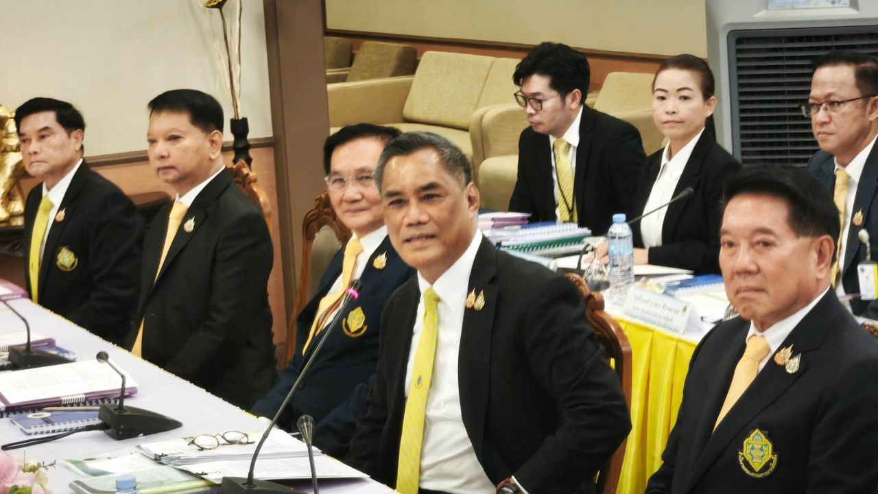 总理未回答是否在今年12月解散议会，选委会指出，如分开进行MOU 43-44，将增加十亿预算