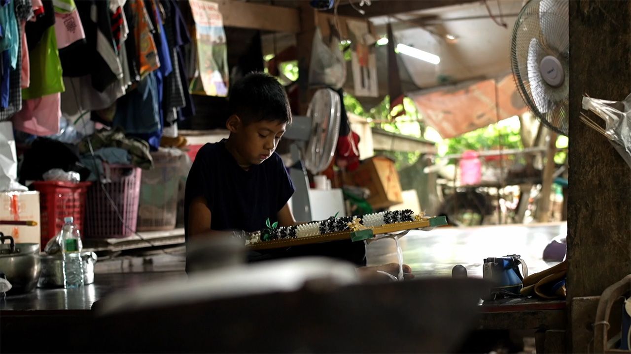 灾难重重 “小螃蟹” 船祸夺父亲性命，必须为七口之家奋斗