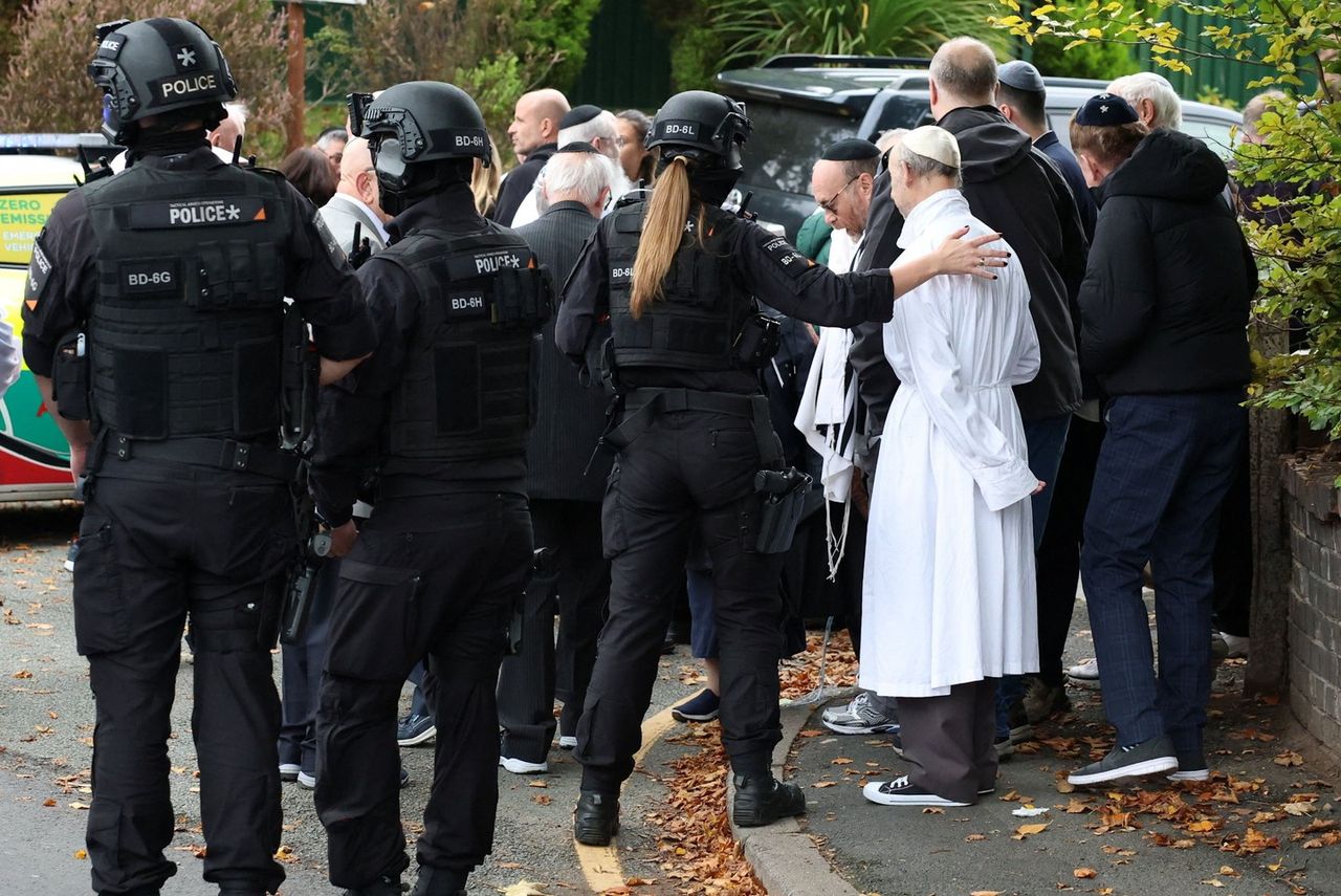 曼彻斯特犹太教堂袭击者身份揭晓，造成2人死亡，为叙利亚裔英国人