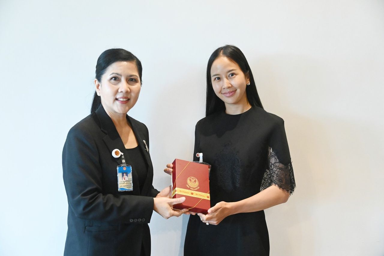 “议员维苏达·维切然西尔” 萨嘎达之女到议会报到，已履行议员职责